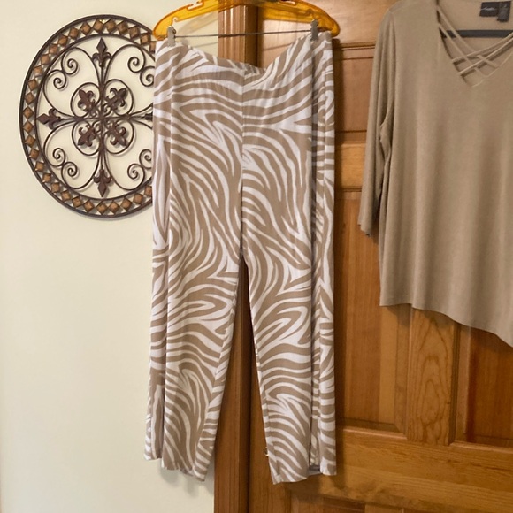 Chico's Tan Long Sleeve Top and pants travelers - Picture 2 of 5